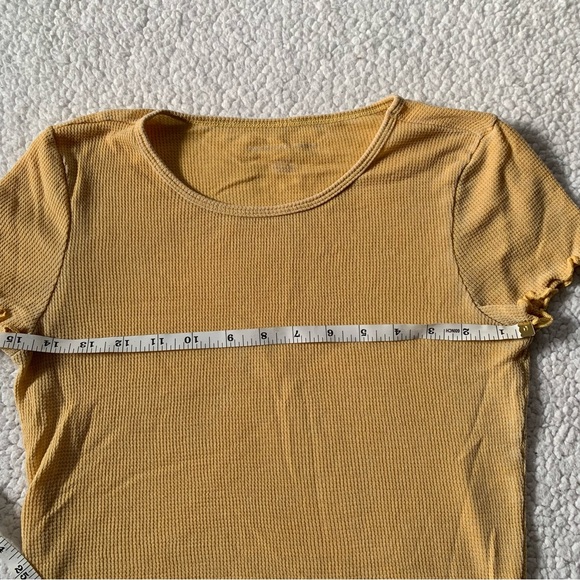 American Eagle Yellow Cropped Shirt - Picture 6 of 7